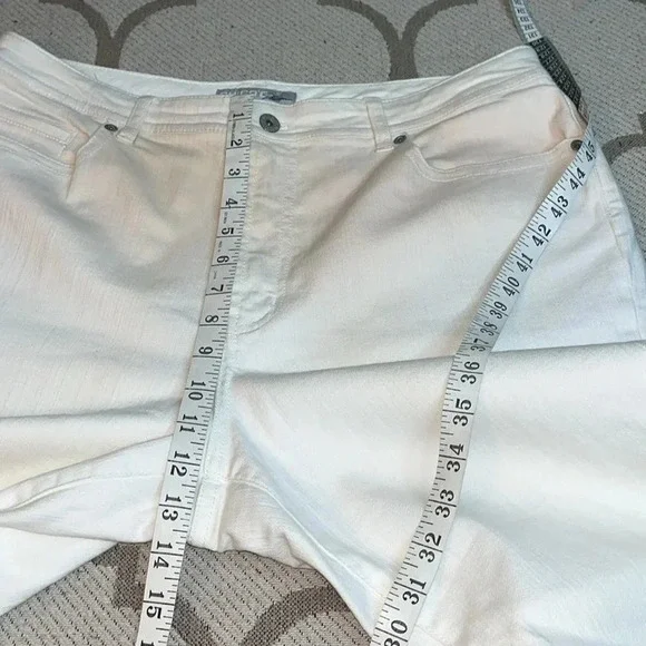 Chico’s Platinum Denim Quartz Original Fit Ombré Jeans, 16 short - Picture 10 of 15